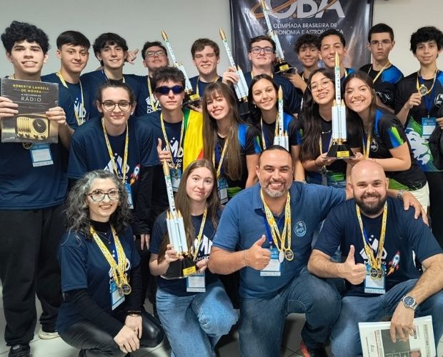 Equipes do Col�gio Anglo conquistam medalhas de ouro na Mostra Brasileira de Foguetes